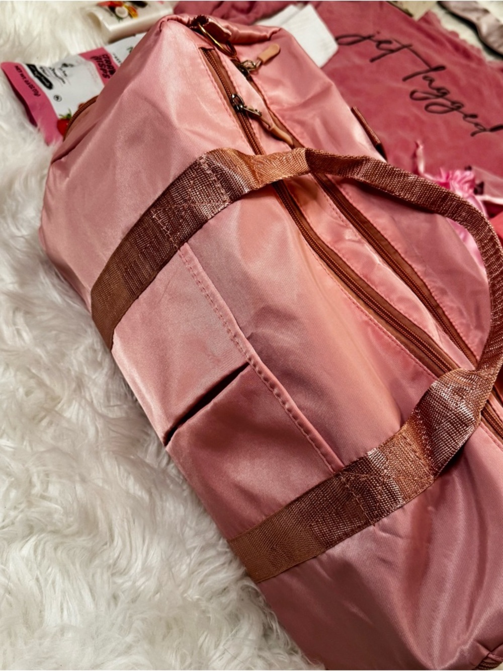Jet Lagged Dusty Pink Travel Comfort Bundle – Sweatshirt, Duffel, Accessories M - Picture 2 of 9